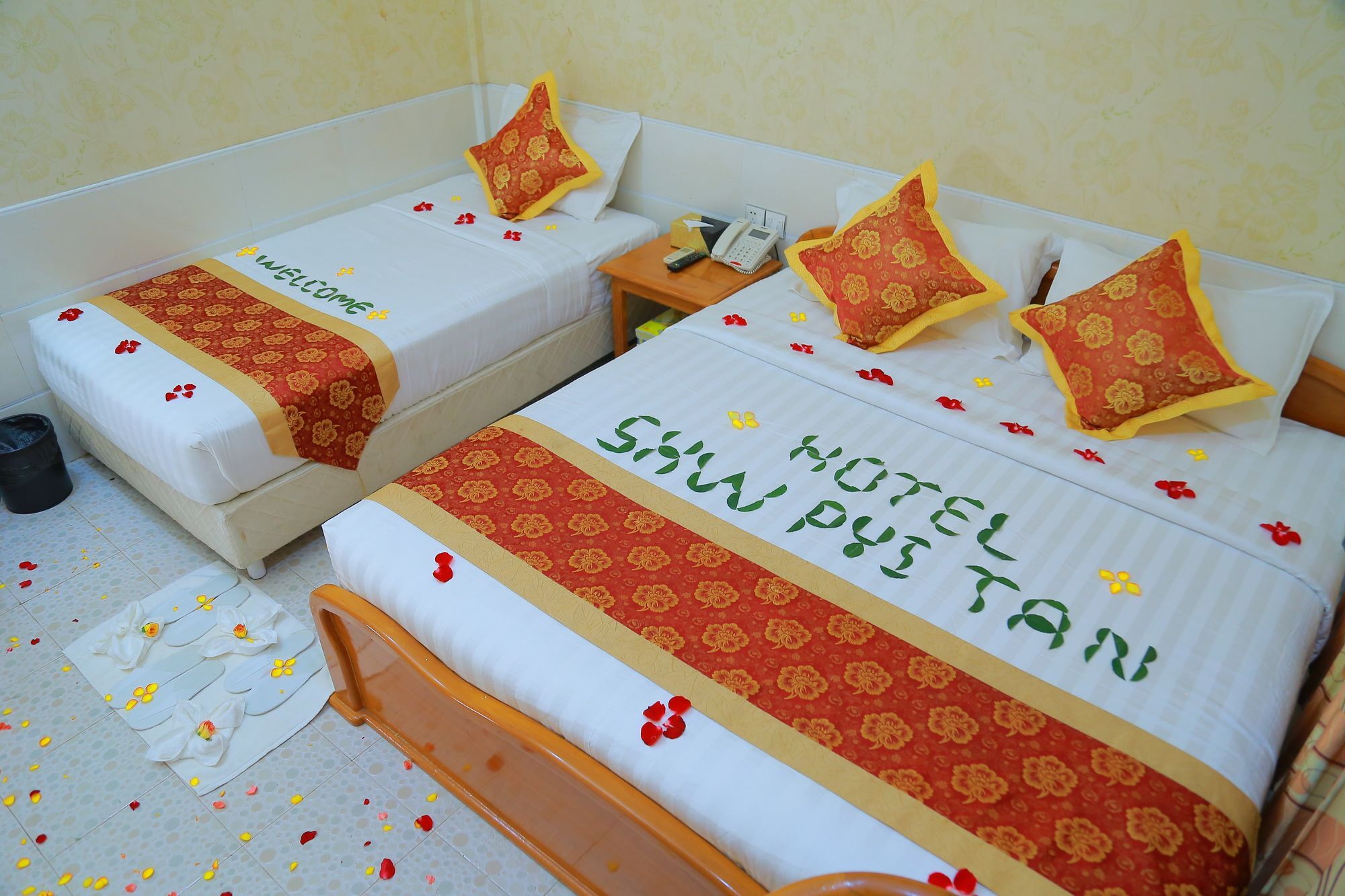 Hotel Shwe Pyi Tan Mandalaj Kültér fotó
